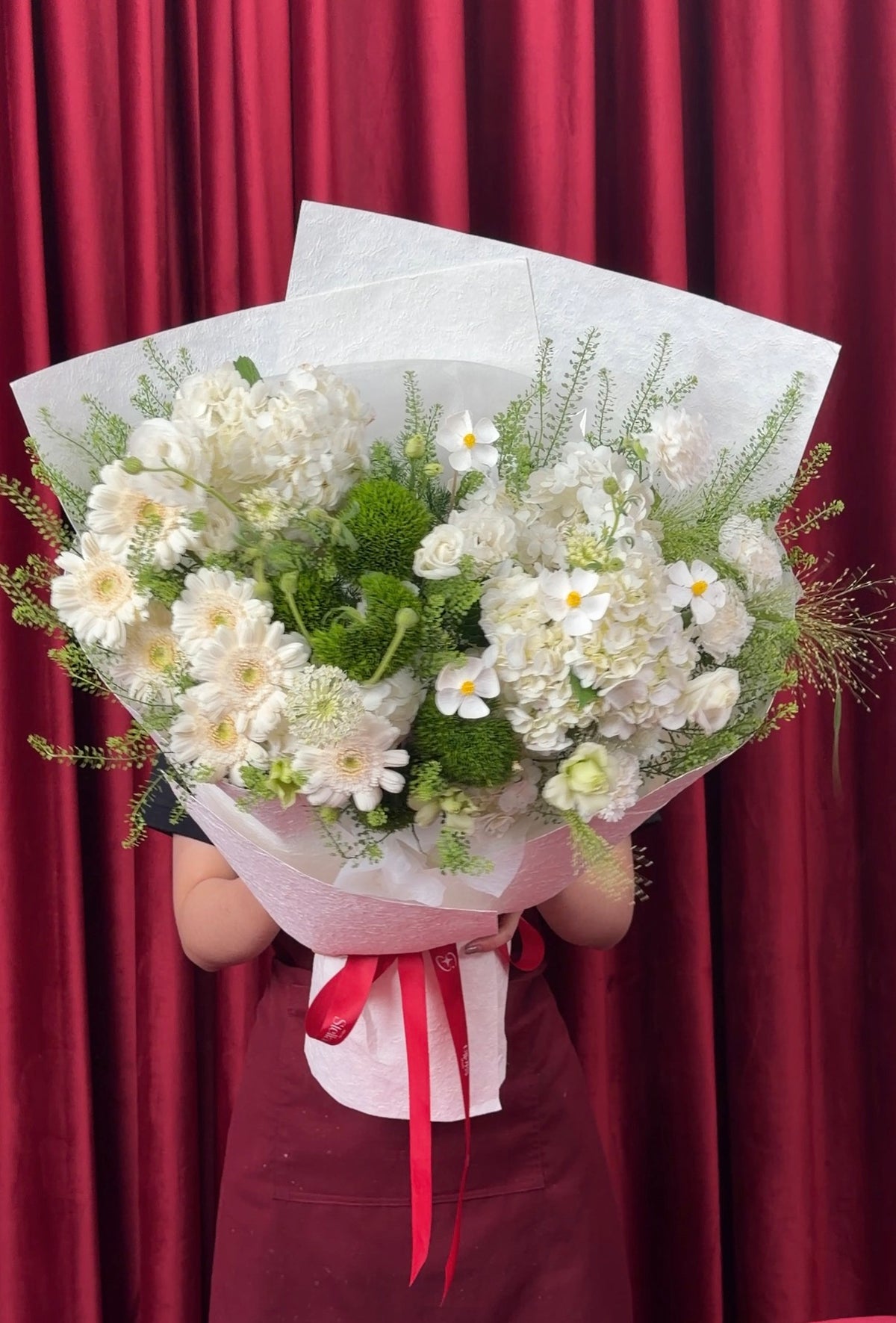 Bó Hoa Mix Tone Trắng Xanh Lá