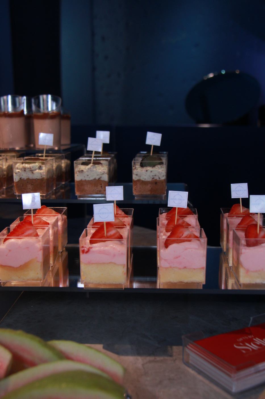 Bánh mousse dâu tầng